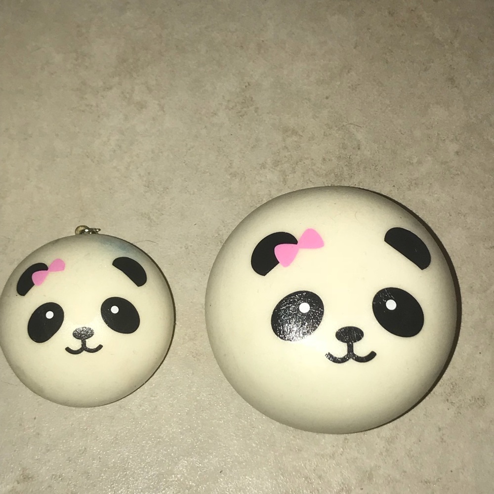 •2 Pack of Panda squishys•